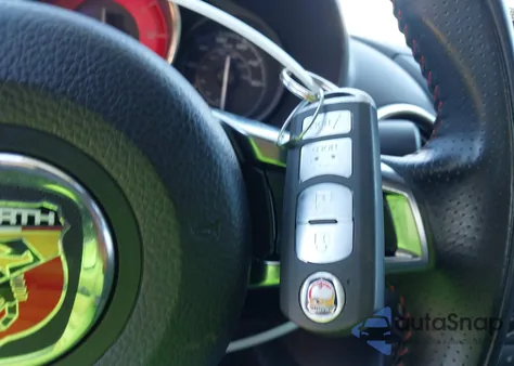 2020 Fiat 124 Spider Abarth из США, поврежденный, VIN JC1NFAEK4L0144477